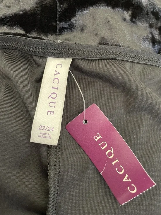 CACIQUE Women's Black Crushed Velvet Lace Trim Camisole Top NWT 22/24 - Picture 8 of 13